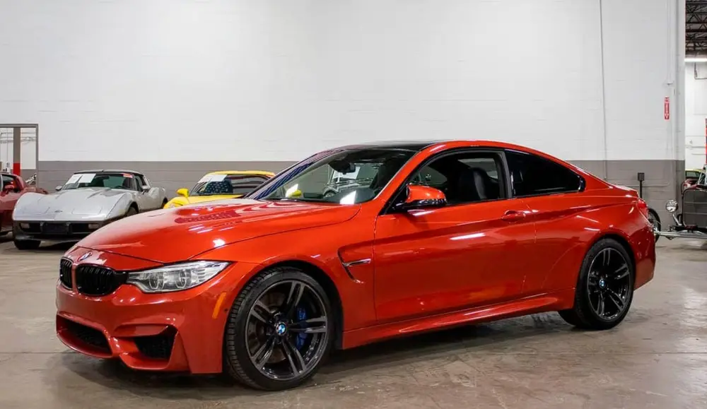 BMW M4 — photograph 1 of 1